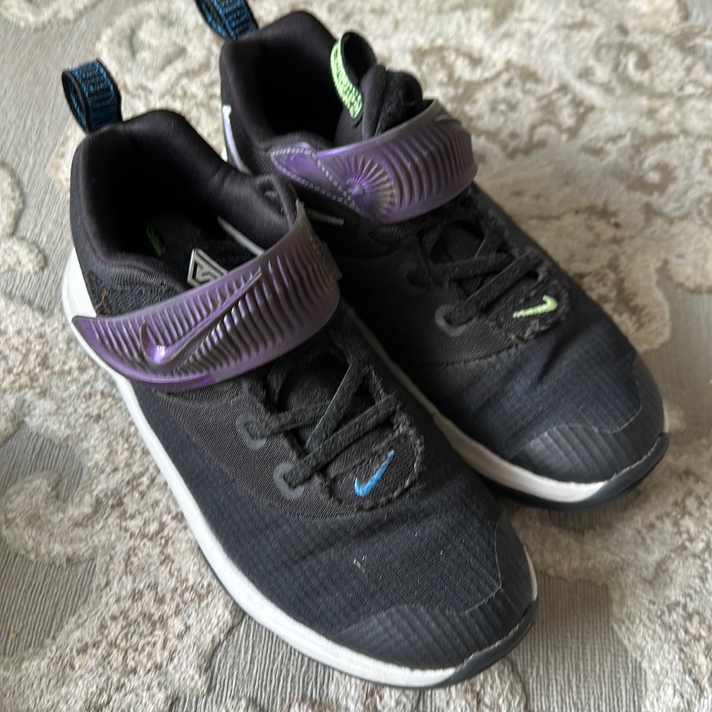 Nike Giannis Antetokounmpo boys sneakers